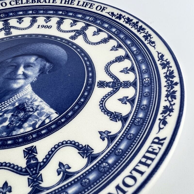 Piatto in Ceramica Inglese Regina Madre Elisabetta Casa Reale 102 anni Wedgwood Categoria Boccali