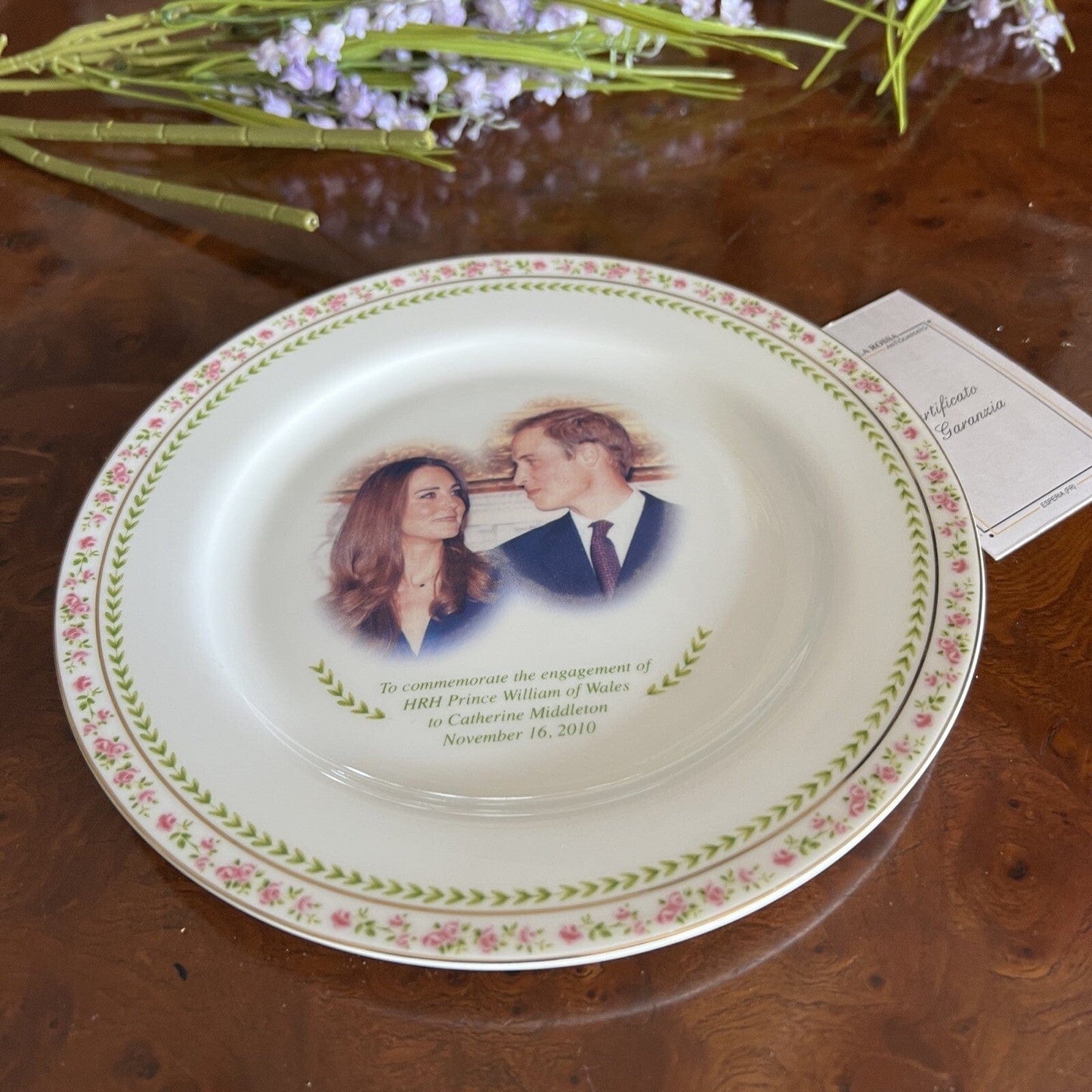 Piatto in porcellana Inglese da collezione Matrimonio Casa Reale William e Kate Categoria Boccali