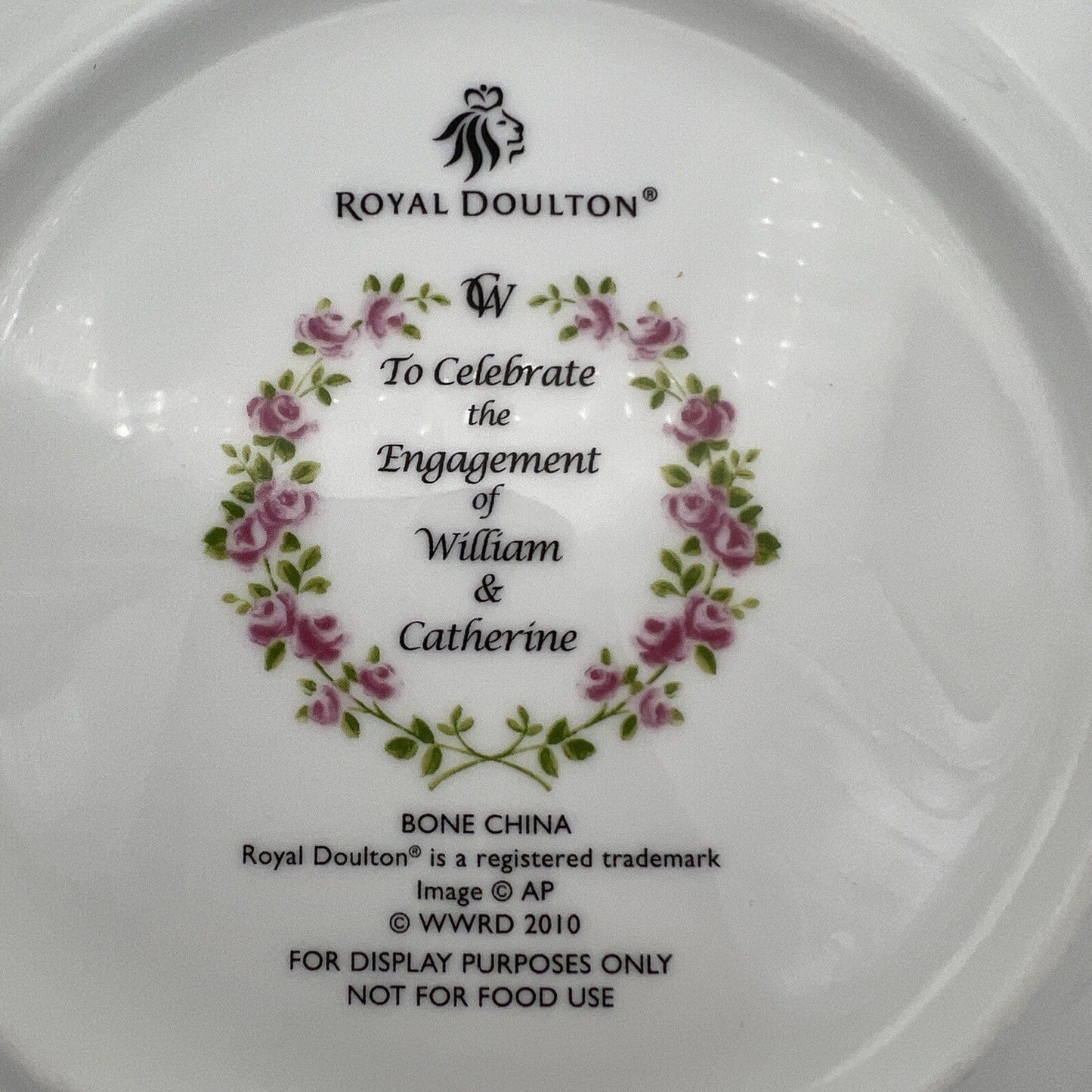 Piatto in porcellana Inglese da collezione Matrimonio Casa Reale William e Kate Categoria Boccali