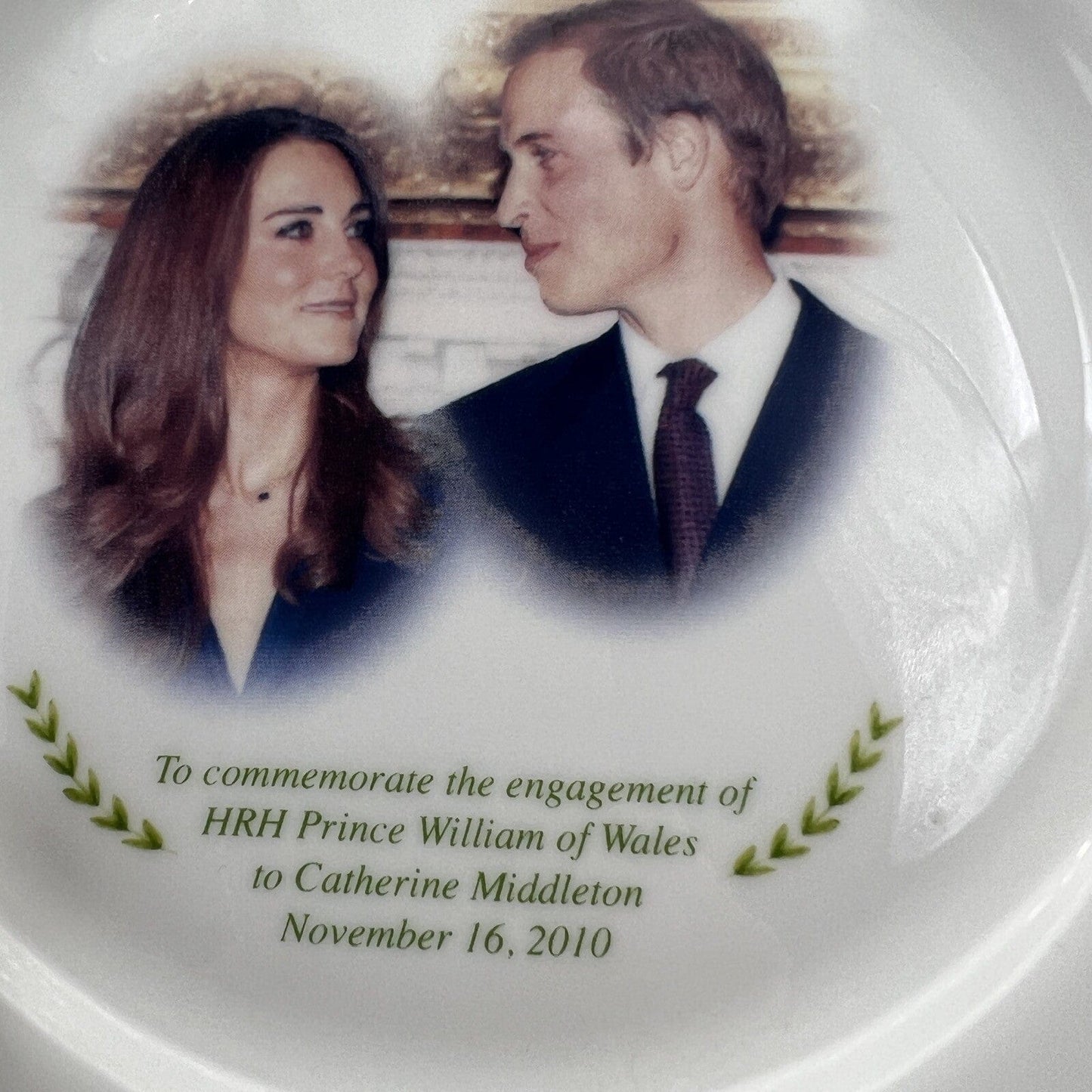 Piatto in porcellana Inglese da collezione Matrimonio Casa Reale William e Kate Categoria Boccali
