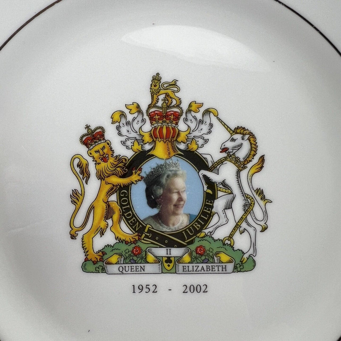 Piatto Piattino Inglese Regina Elisabetta II Casa Reale 50° anniversario 2002 Categoria Arte e antiquariato:Porcellana e ceramica:Altro porcellana e ceramica