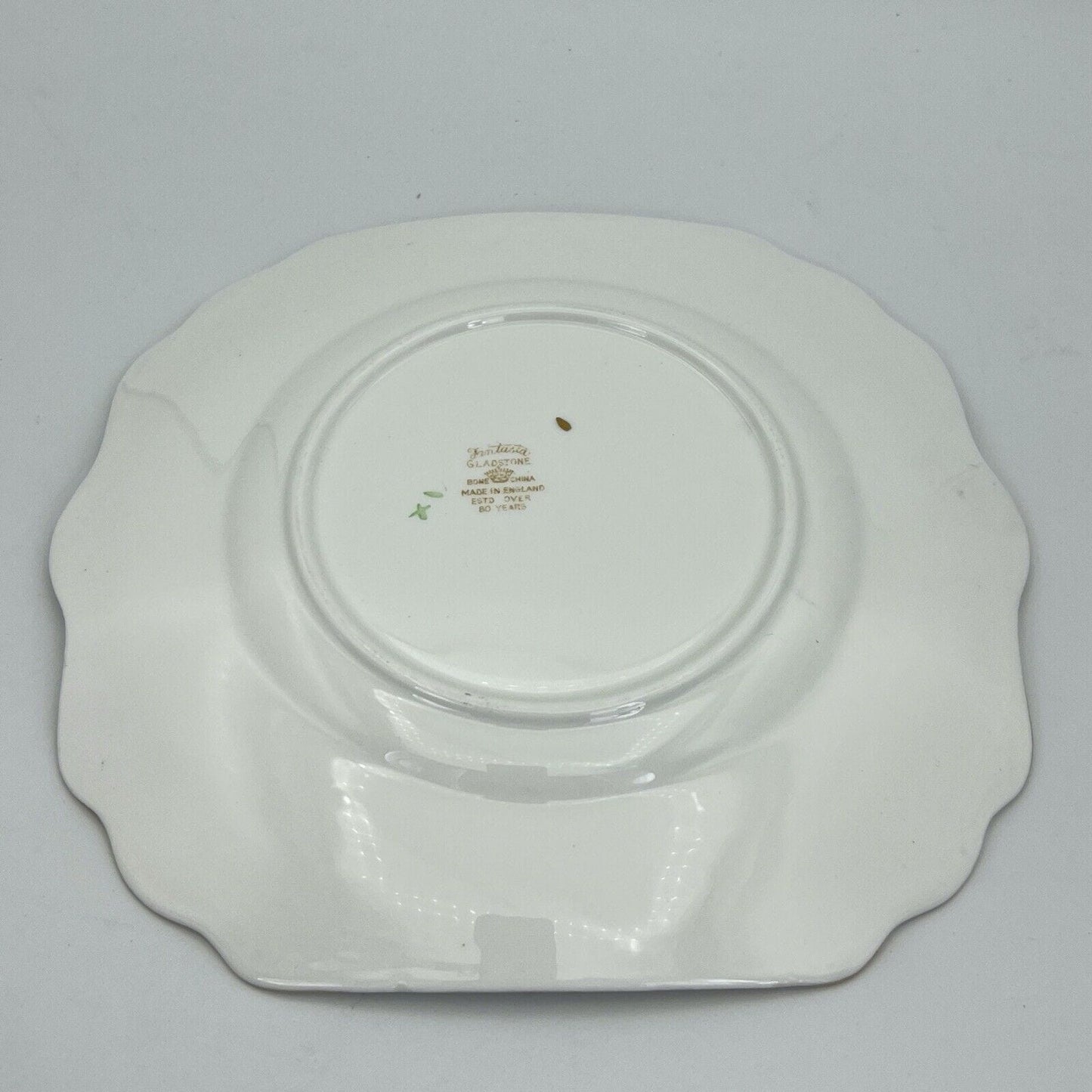 Piatto vassoio antico in porcellana bianca Inglese decorato con Fiori gialli Categoria Piatti Vassoio