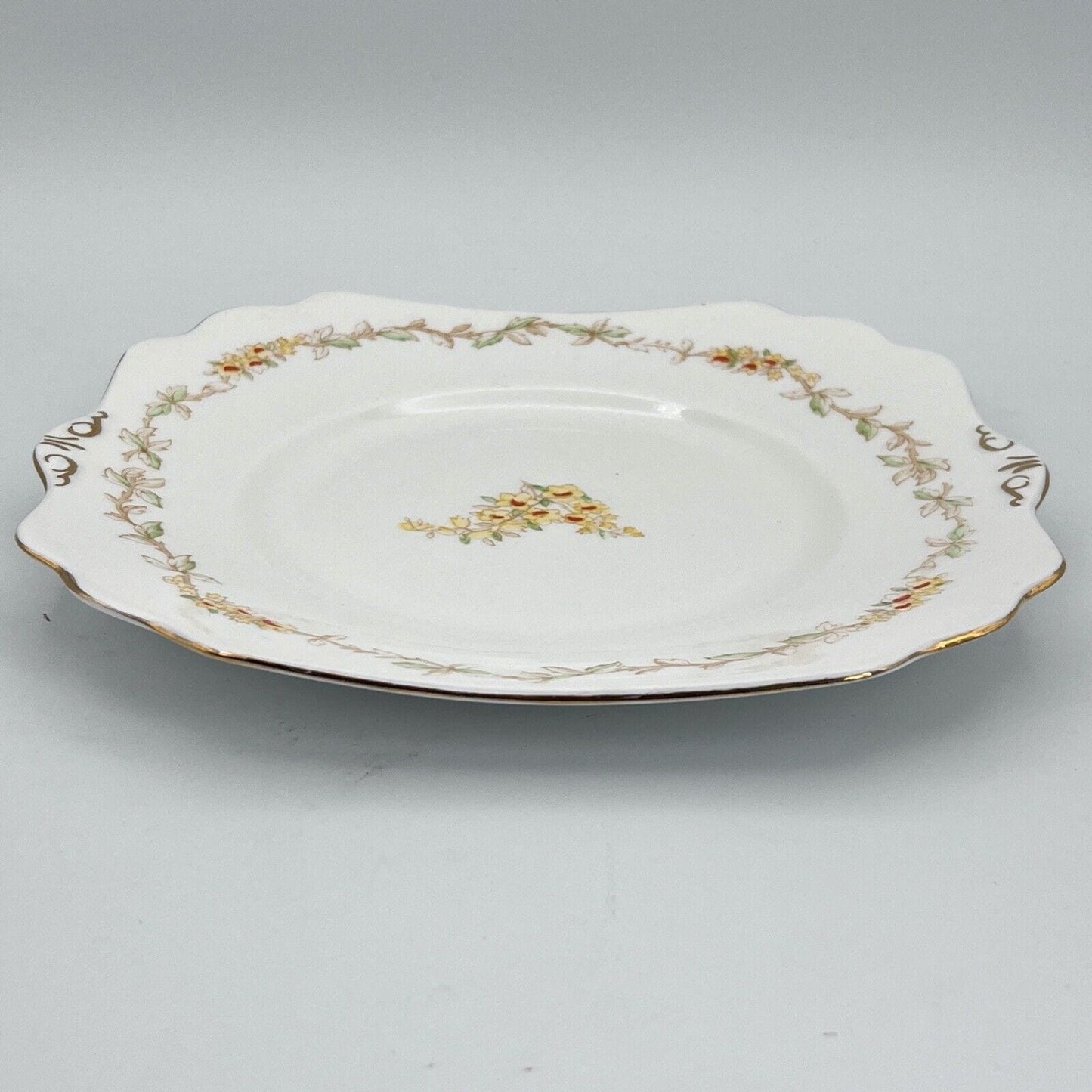 Piatto vassoio antico in porcellana bianca Inglese decorato con Fiori gialli Categoria Piatti Vassoio