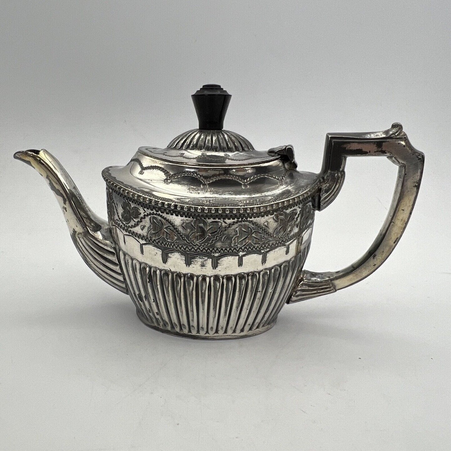 Piccola teiera antica inglese in argento silver plated sheffield d'epoca 800 Categoria Sheffield & Argento