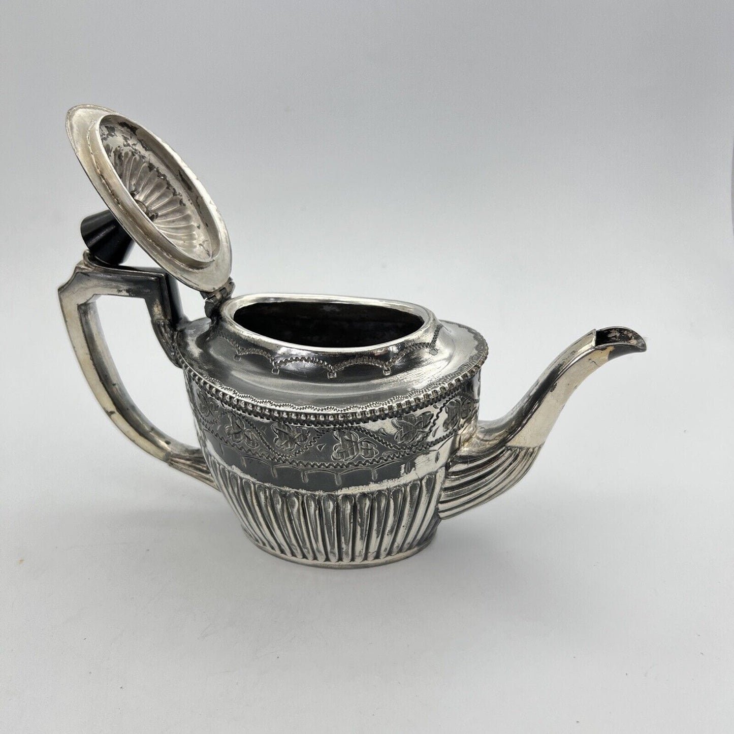 Piccola teiera antica inglese in argento silver plated sheffield d'epoca 800 Categoria Sheffield & Argento