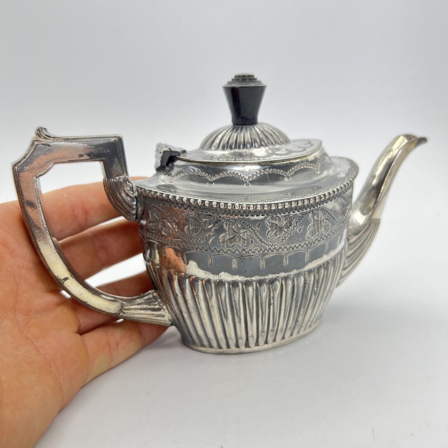 Piccola teiera antica inglese in argento silver plated sheffield d'epoca 800 Categoria Sheffield & Argento