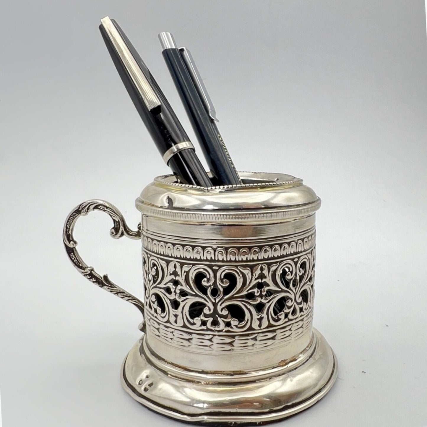 Portapenne da scrivania in argento 800 stile antico bicchiere silver anni 70 Categoria Sheffield & Argento