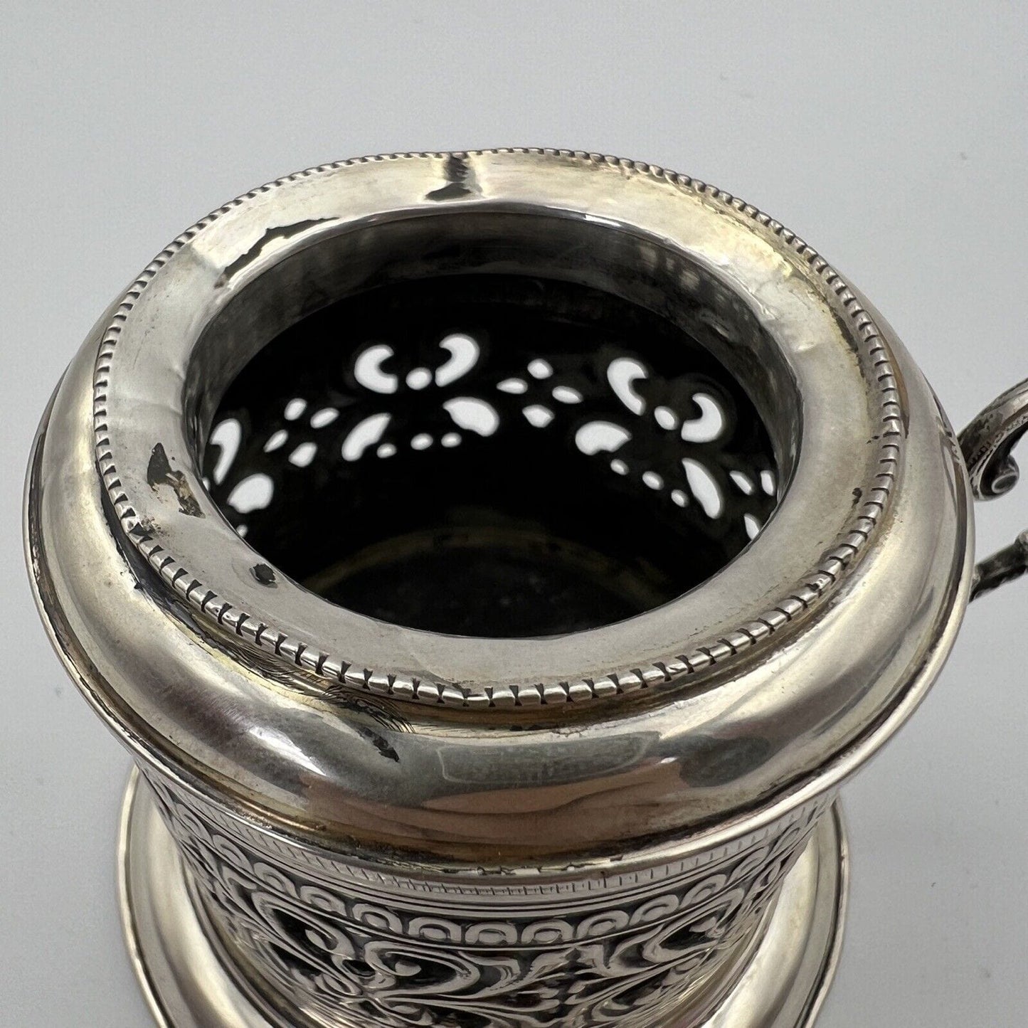 Portapenne da scrivania in argento 800 stile antico bicchiere silver anni 70 Categoria Sheffield & Argento
