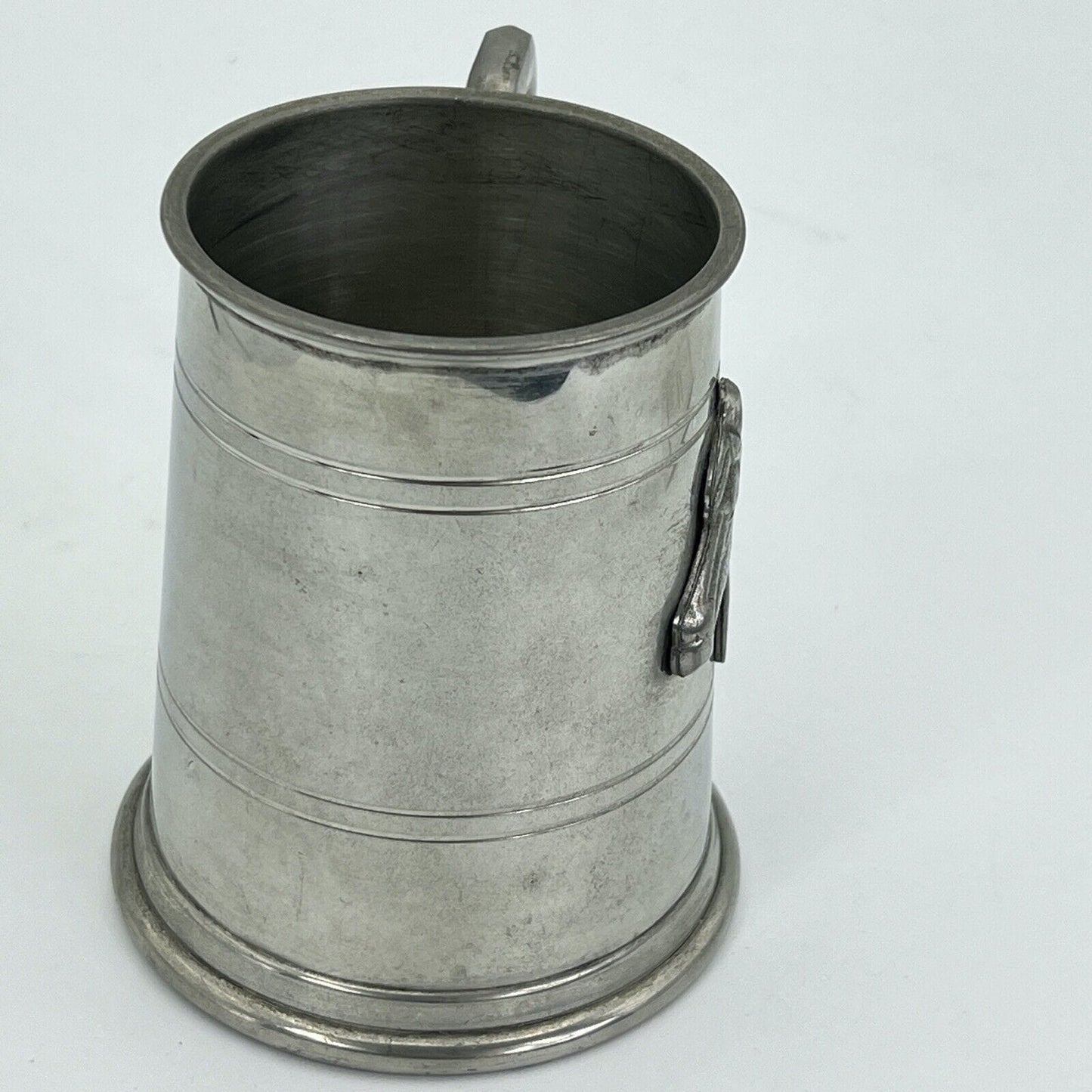 Portapenne da scrivania stile antico in peltro boccale Testa di cavallo anni 70 Categoria Sheffield & Argento