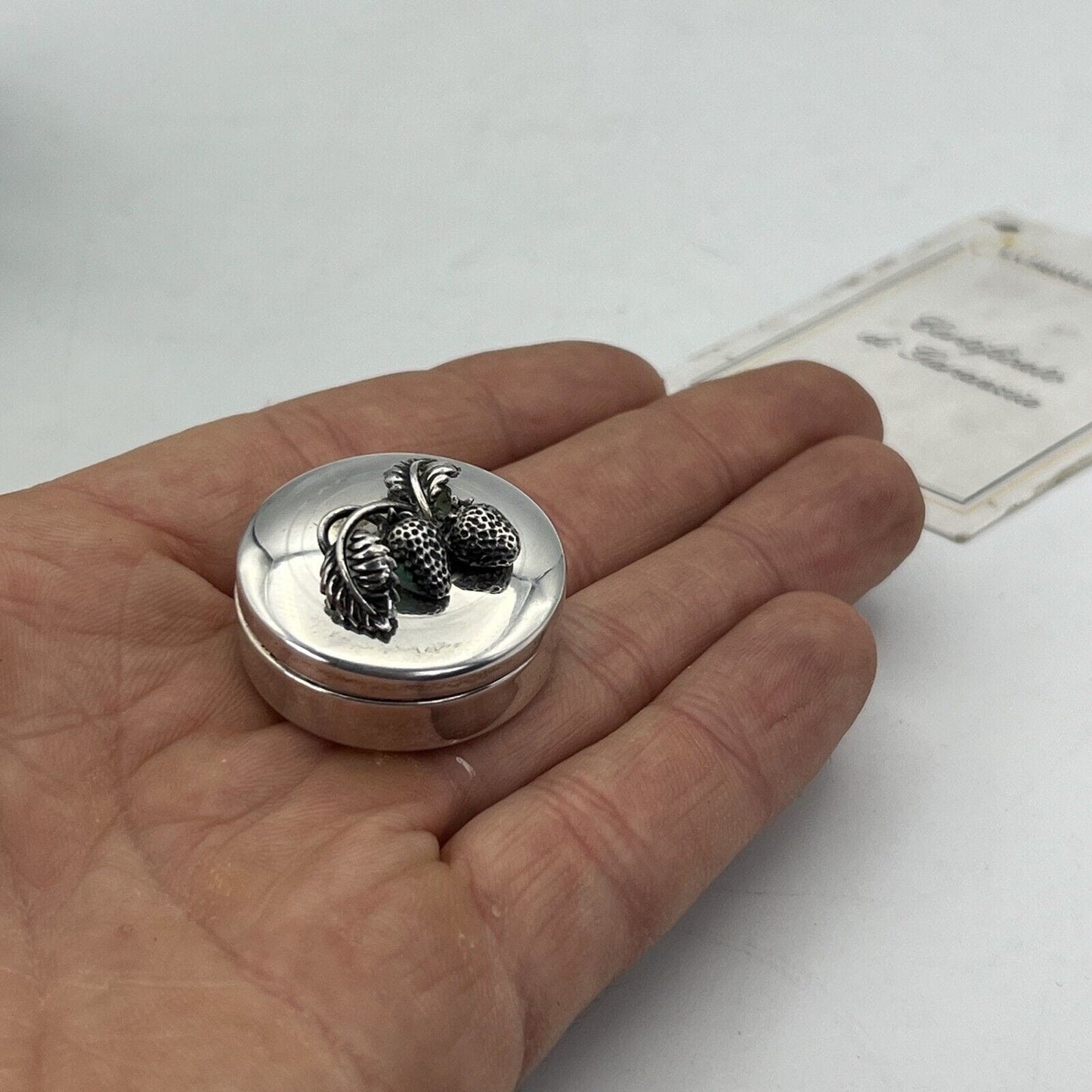 Portapillole Vintage in Argento 800 Raspini Scatolina anni 70 con Fragole Categoria Sheffield & Argento