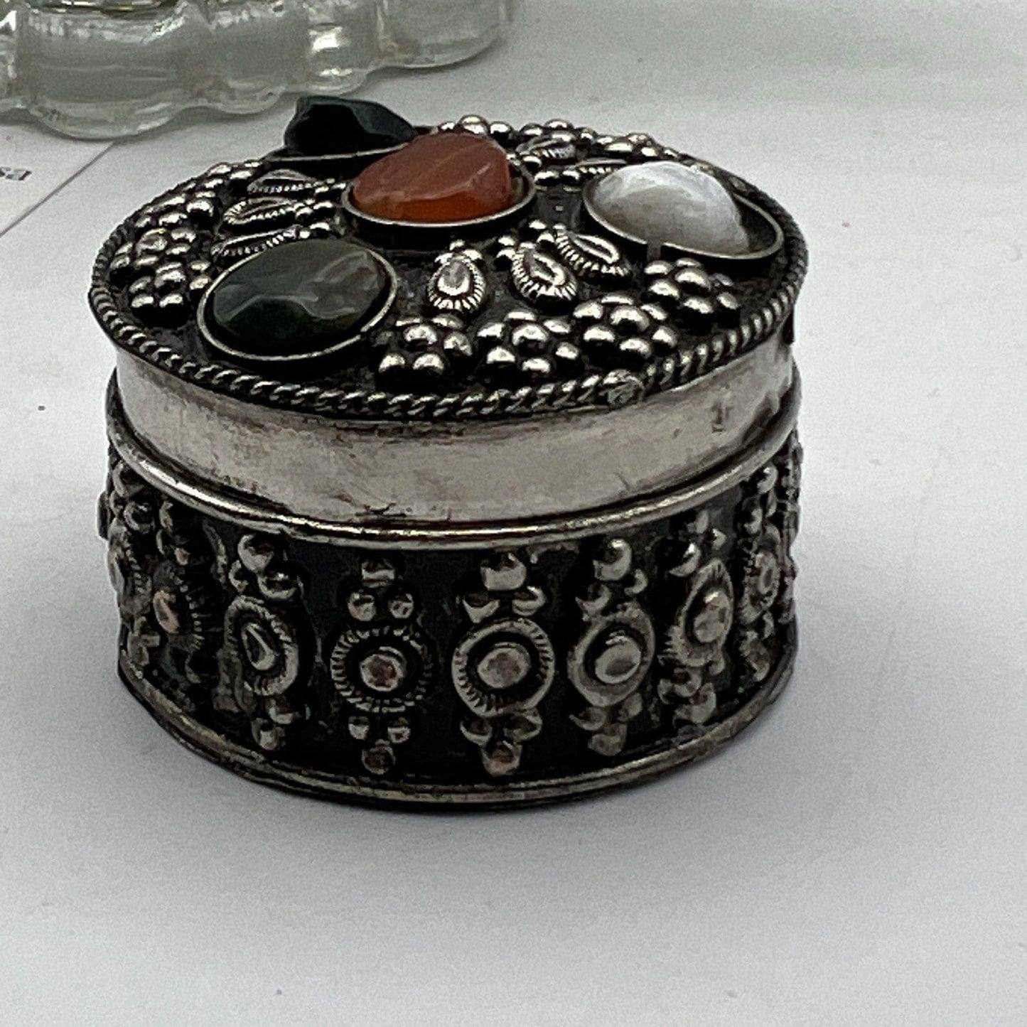 Portapillole vintage in Argento Silver plated Scatolina con pietre Indiana Categoria Sheffield & Argento