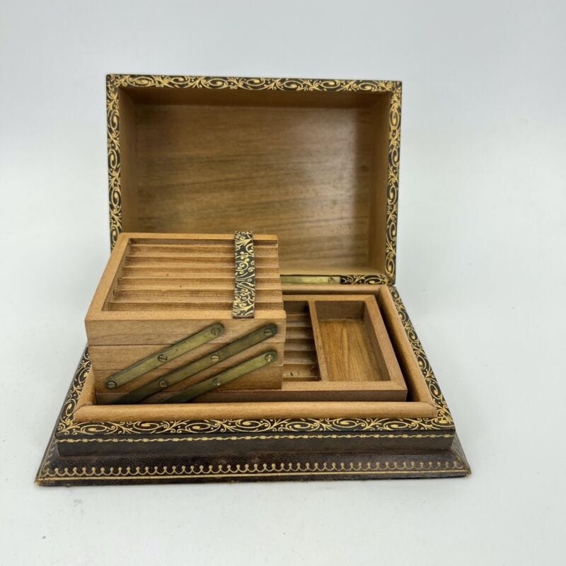 Portasigarette porta sigarette vintage in legno scatola pelle e oro stile antico Categoria Oggetti per fumatori