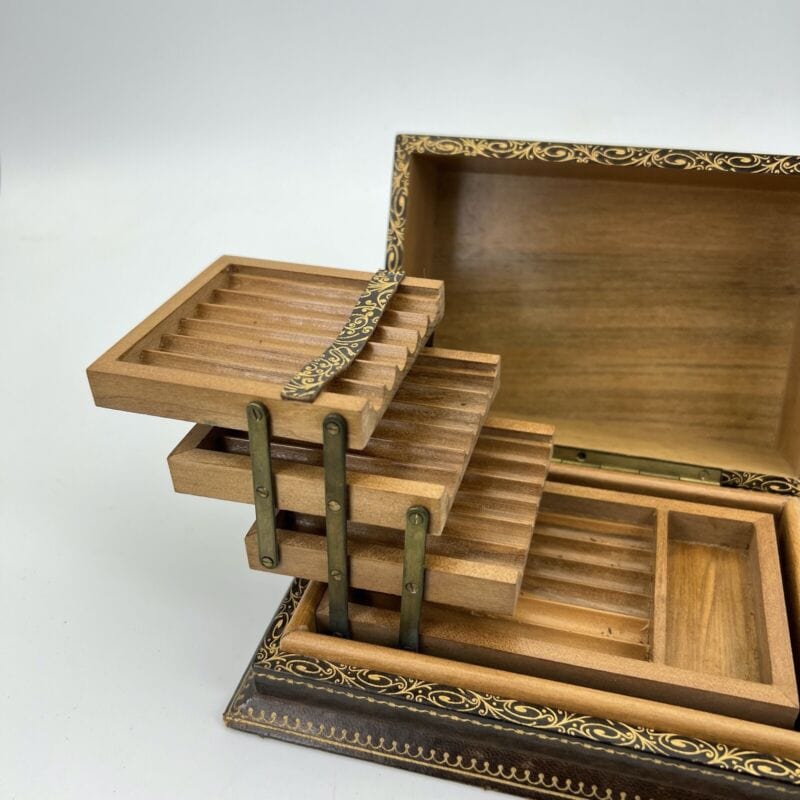 Portasigarette porta sigarette vintage in legno scatola pelle e oro stile antico Categoria Oggetti per fumatori