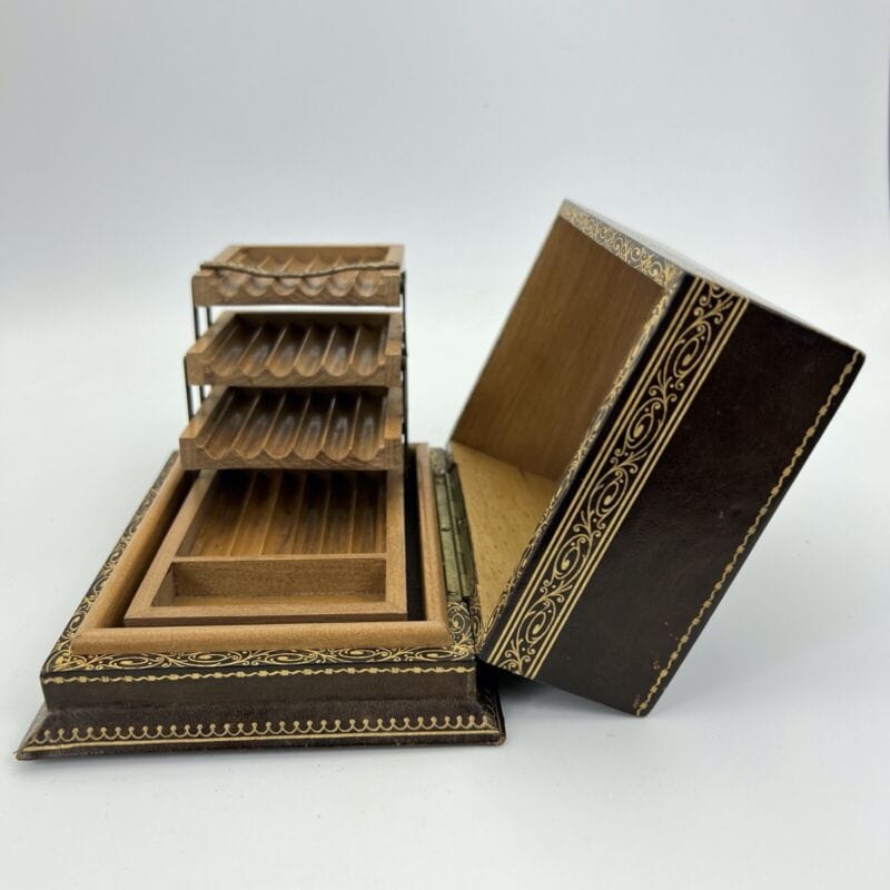 Portasigarette porta sigarette vintage in legno scatola pelle e oro stile antico Categoria Oggetti per fumatori
