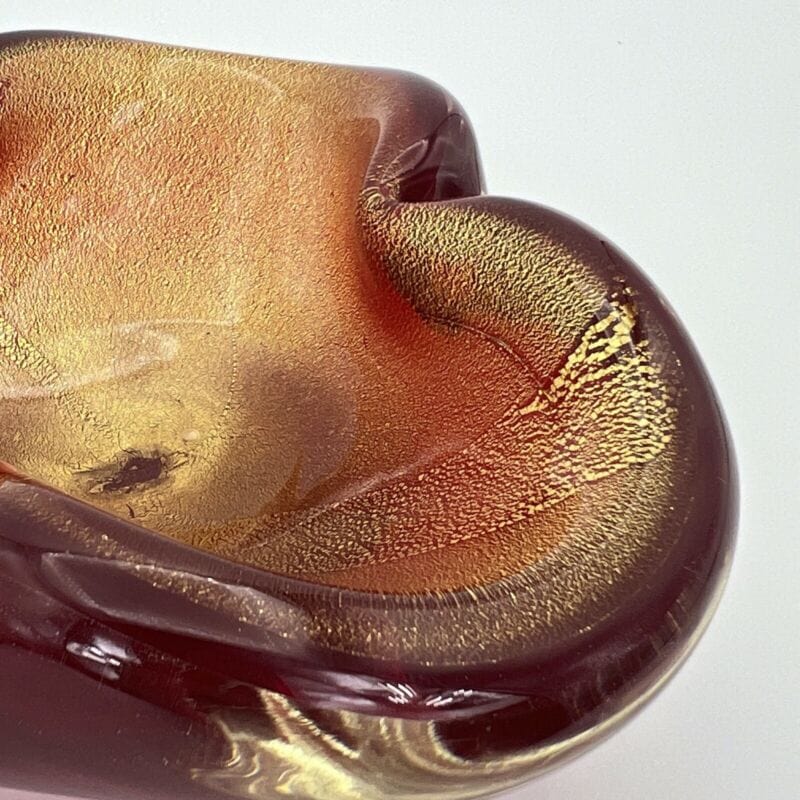 Posacenere Portacenere vintage in Vetro di Murano Rosso Rubino e Oro Anni 70 Categoria Vetri e Cristalli