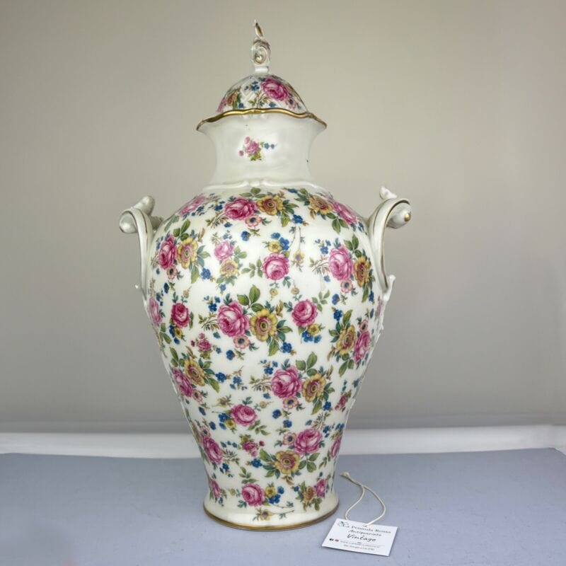 Potiche d'epoca in porcellana Bavaria Grande Vaso vintage decoro con rose e oro Categoria Vasi e Portafiori
