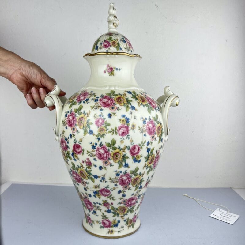 Potiche d'epoca in porcellana Bavaria Grande Vaso vintage decoro con rose e oro Categoria Vasi e Portafiori