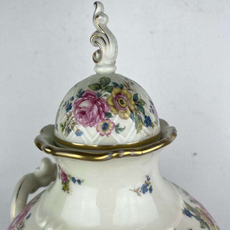 Potiche d'epoca in porcellana Bavaria Grande Vaso vintage decoro con rose e oro Categoria Vasi e Portafiori