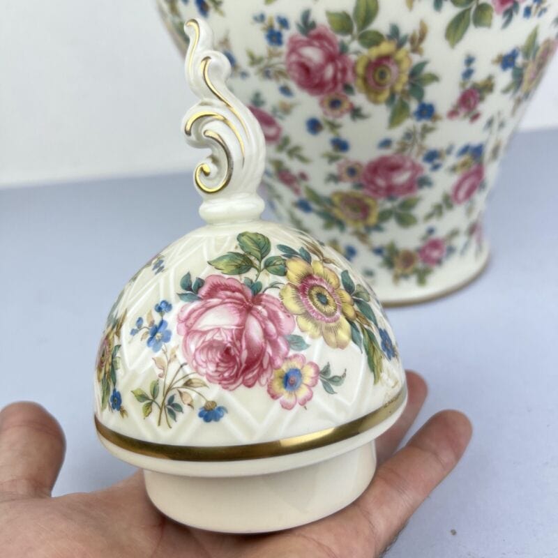 Potiche d'epoca in porcellana Bavaria Grande Vaso vintage decoro con rose e oro Categoria Vasi e Portafiori