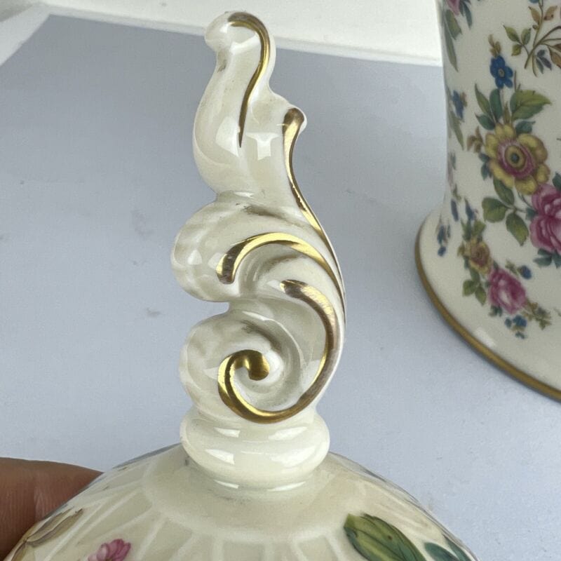 Potiche d'epoca in porcellana Bavaria Grande Vaso vintage decoro con rose e oro Categoria Vasi e Portafiori