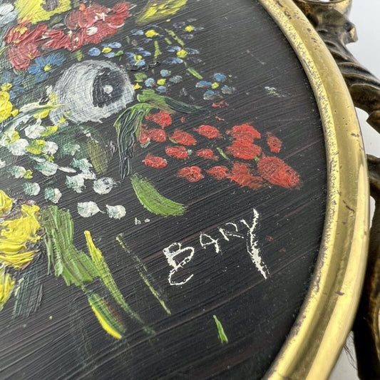 Quadretto antico miniatura vintage ovale dipinto con fiori cornice in ottone Categoria Quadri