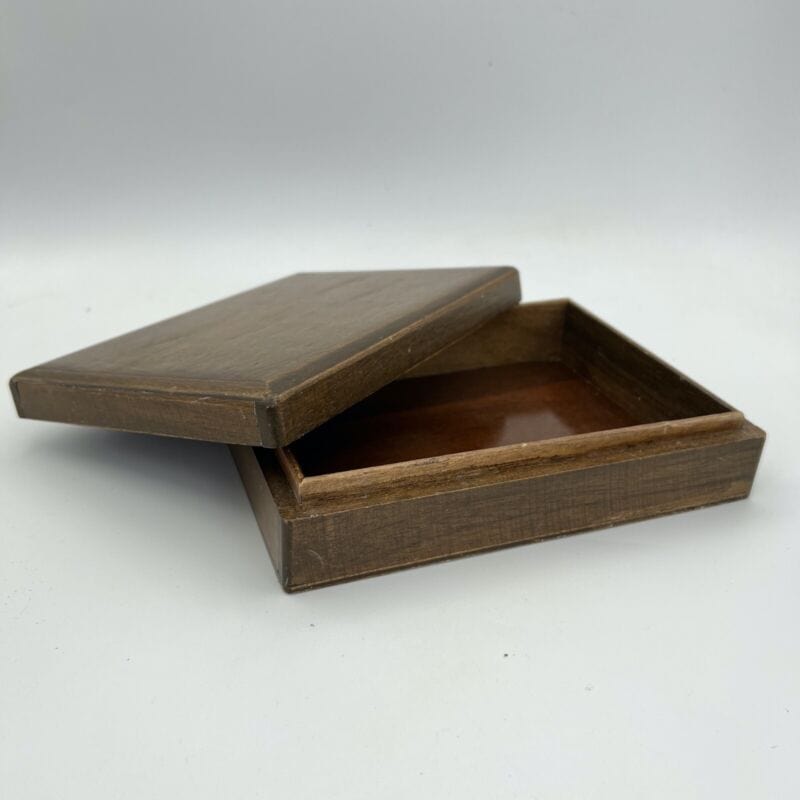 Scatola antica in legno da scrivania ufficio cofanetto portaoggetti epoca 900 Categoria  Scatole in legno