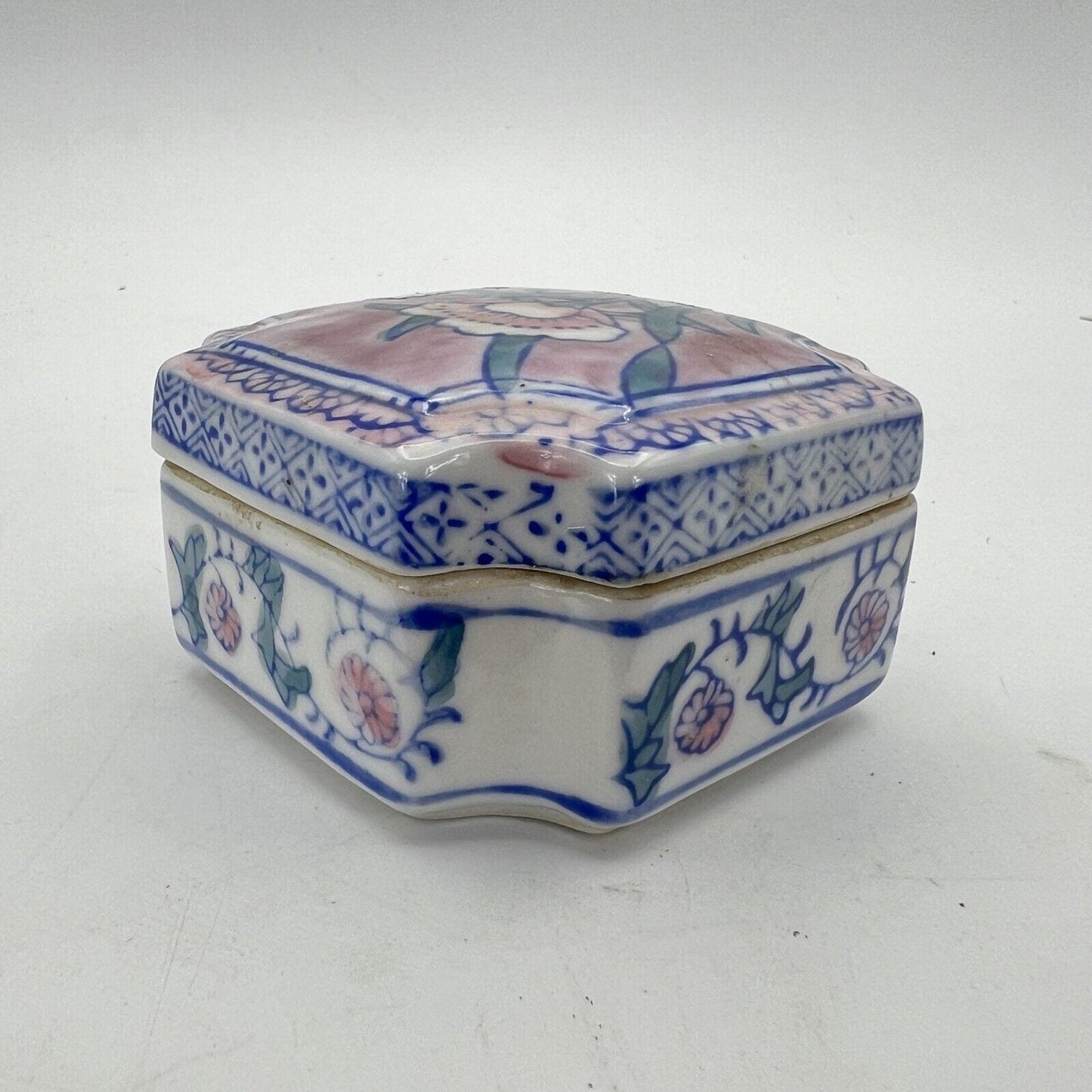 Scatolina vintage in porcellana scatola quadrata ceramica Cinese portagiogie Categoria  Altro