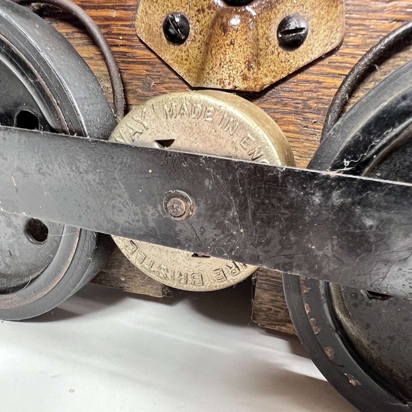Scopa aspirapolvere battitappeto antico originale inglese epoca 800 900 in legno Categoria Vari