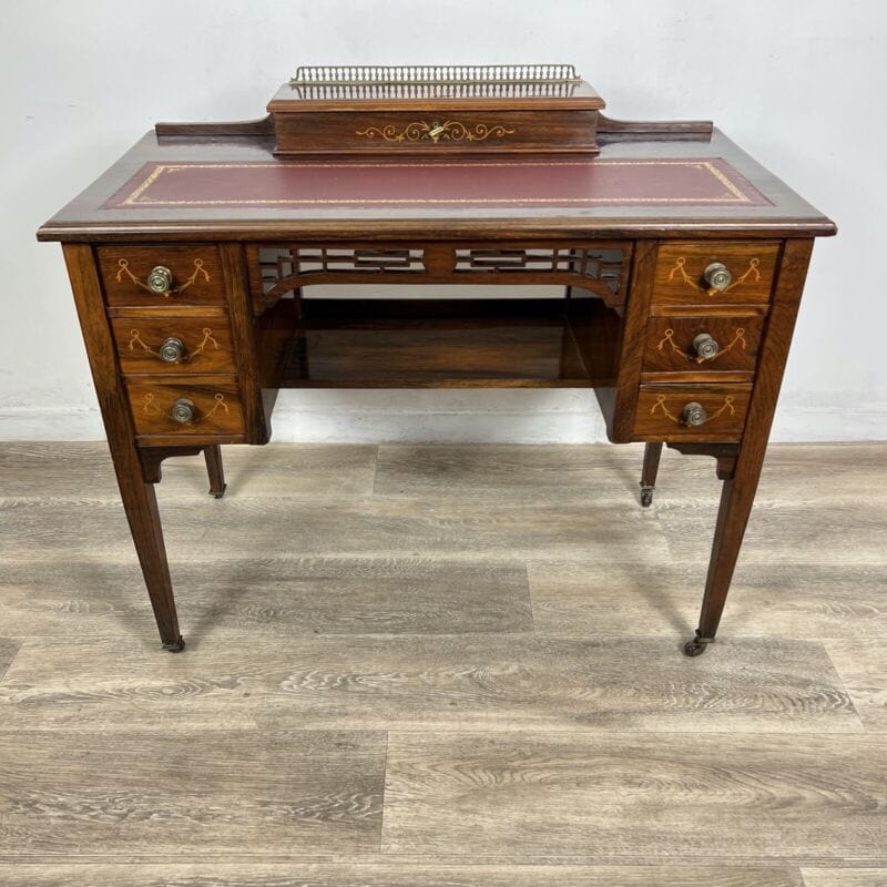 Scrivania piccolo scrittoio antico inglese 800 in legno intarsiato antiquariato Categoria Arredamento