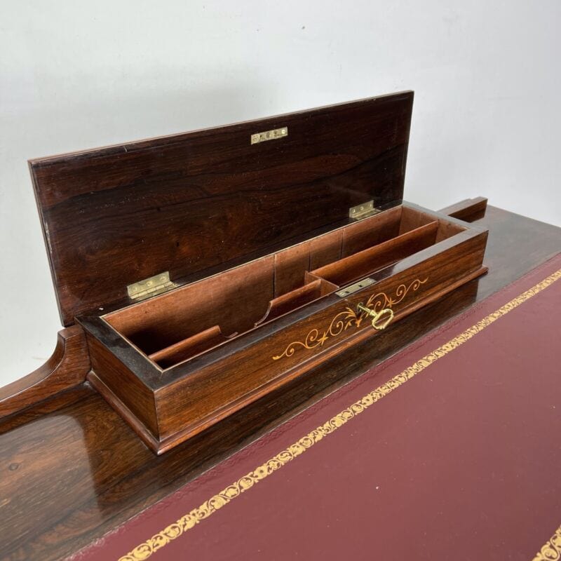 Scrivania piccolo scrittoio antico inglese 800 in legno intarsiato antiquariato Categoria Arredamento