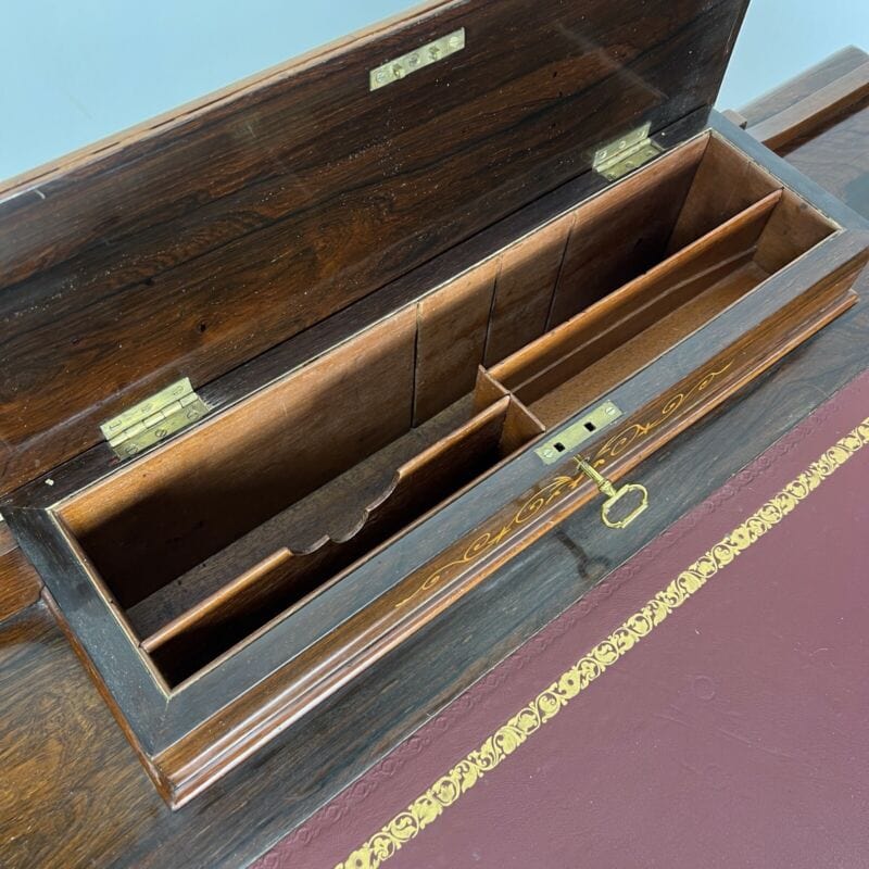 Scrivania piccolo scrittoio antico inglese 800 in legno intarsiato antiquariato Categoria Arredamento