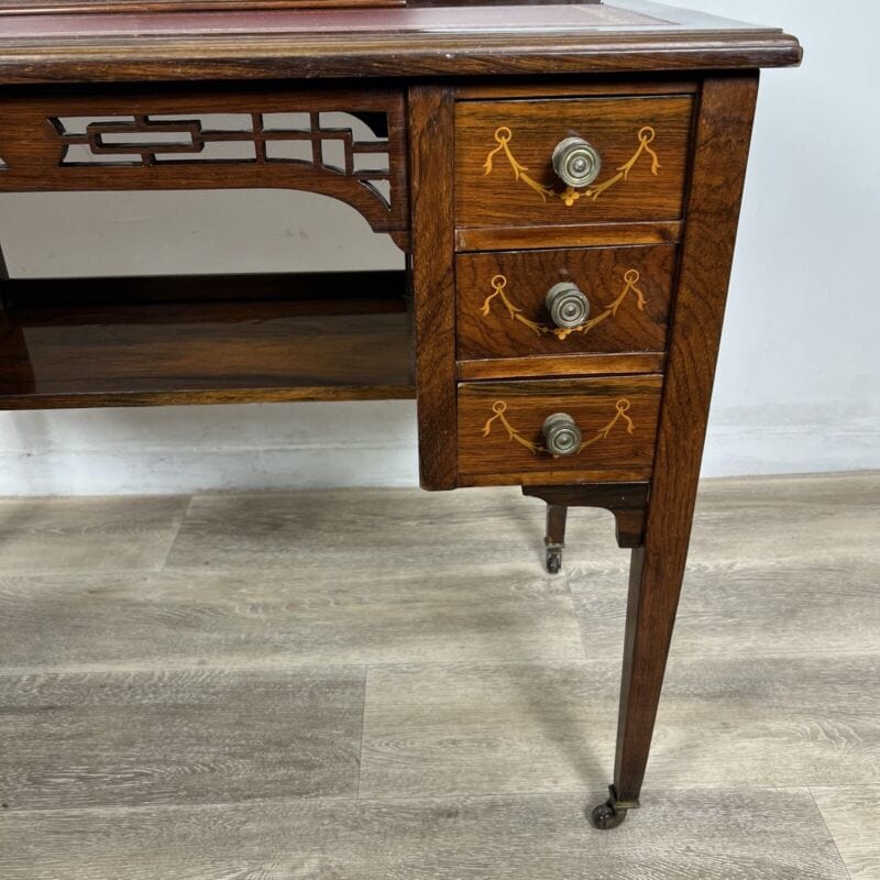 Scrivania piccolo scrittoio antico inglese 800 in legno intarsiato antiquariato Categoria Arredamento