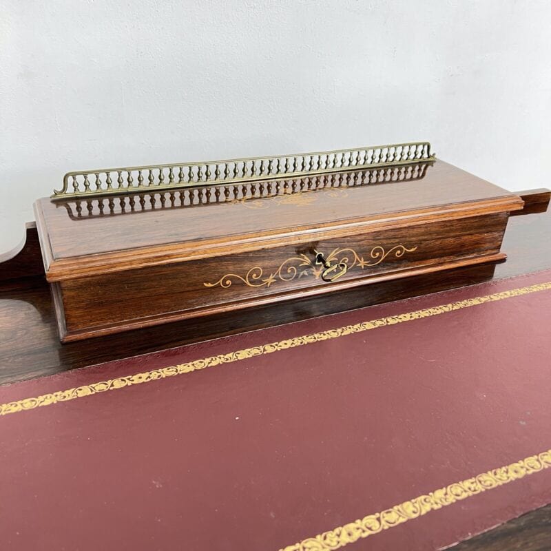 Scrivania piccolo scrittoio antico inglese 800 in legno intarsiato antiquariato Categoria Arredamento