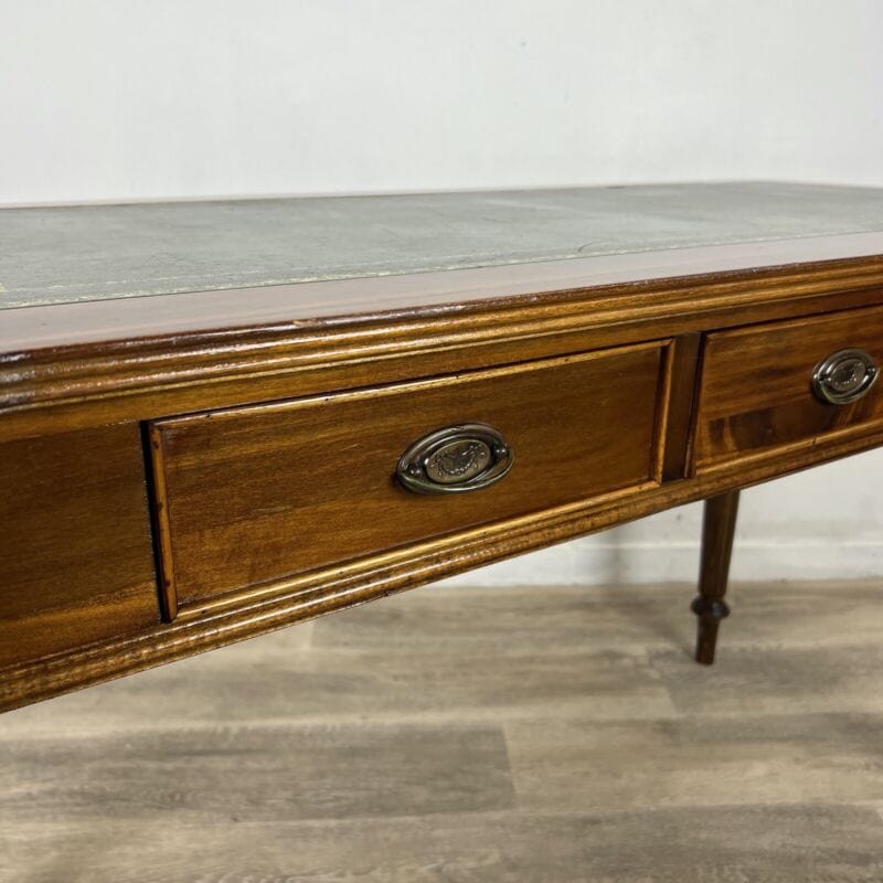 Scrivania scrittoio Tavolo in stile antico 800 legno con piano in pelle Verde Categoria Arredamento