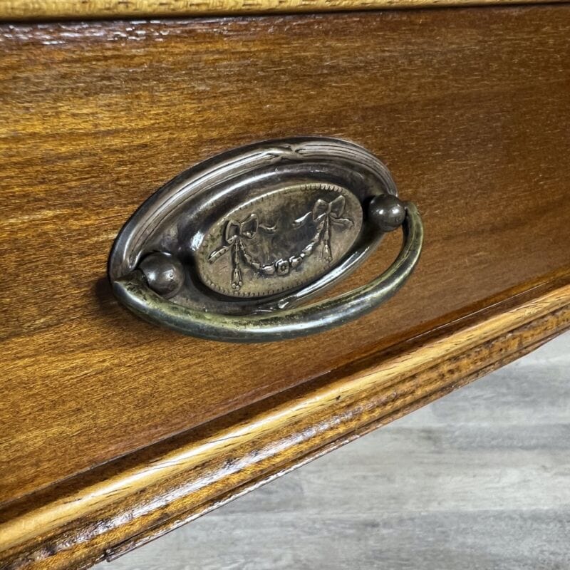 Scrivania scrittoio Tavolo in stile antico 800 legno con piano in pelle Verde Categoria Arredamento