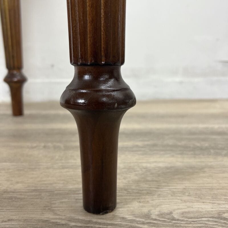 Scrivania scrittoio Tavolo in stile antico 800 legno con piano in pelle Verde Categoria  Arredamento