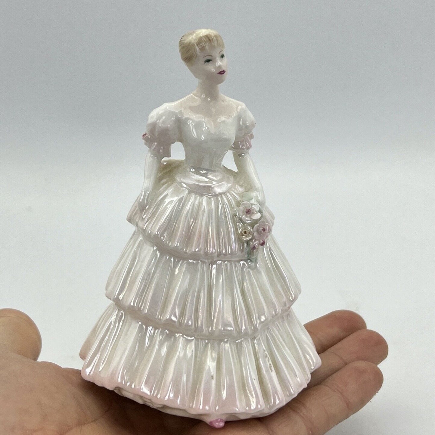 Scultura Statuina in Porcellana inglese Coalport Dama vintage da collezione 1992 Categoria Statuine