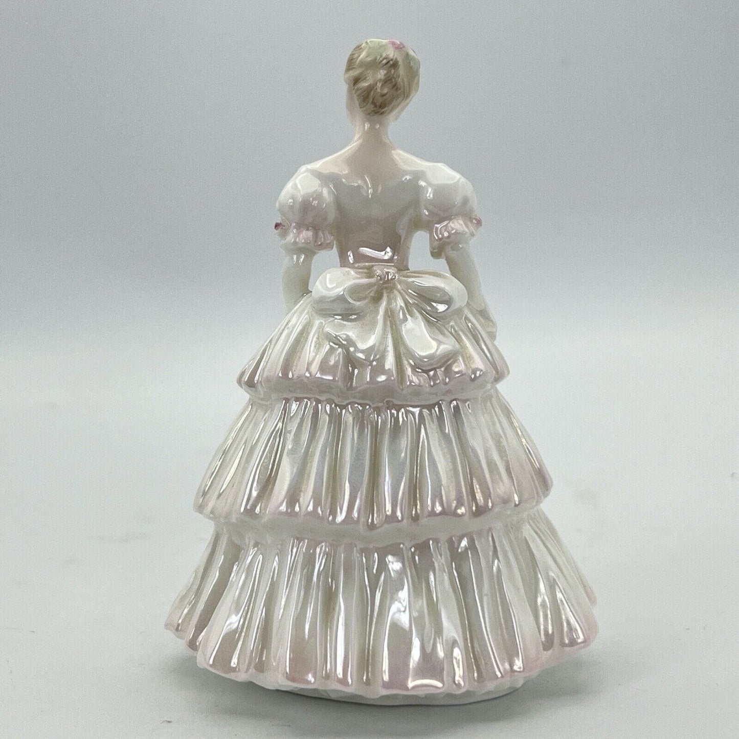 Scultura Statuina in Porcellana inglese Coalport Dama vintage da collezione 1992 Categoria Statuine