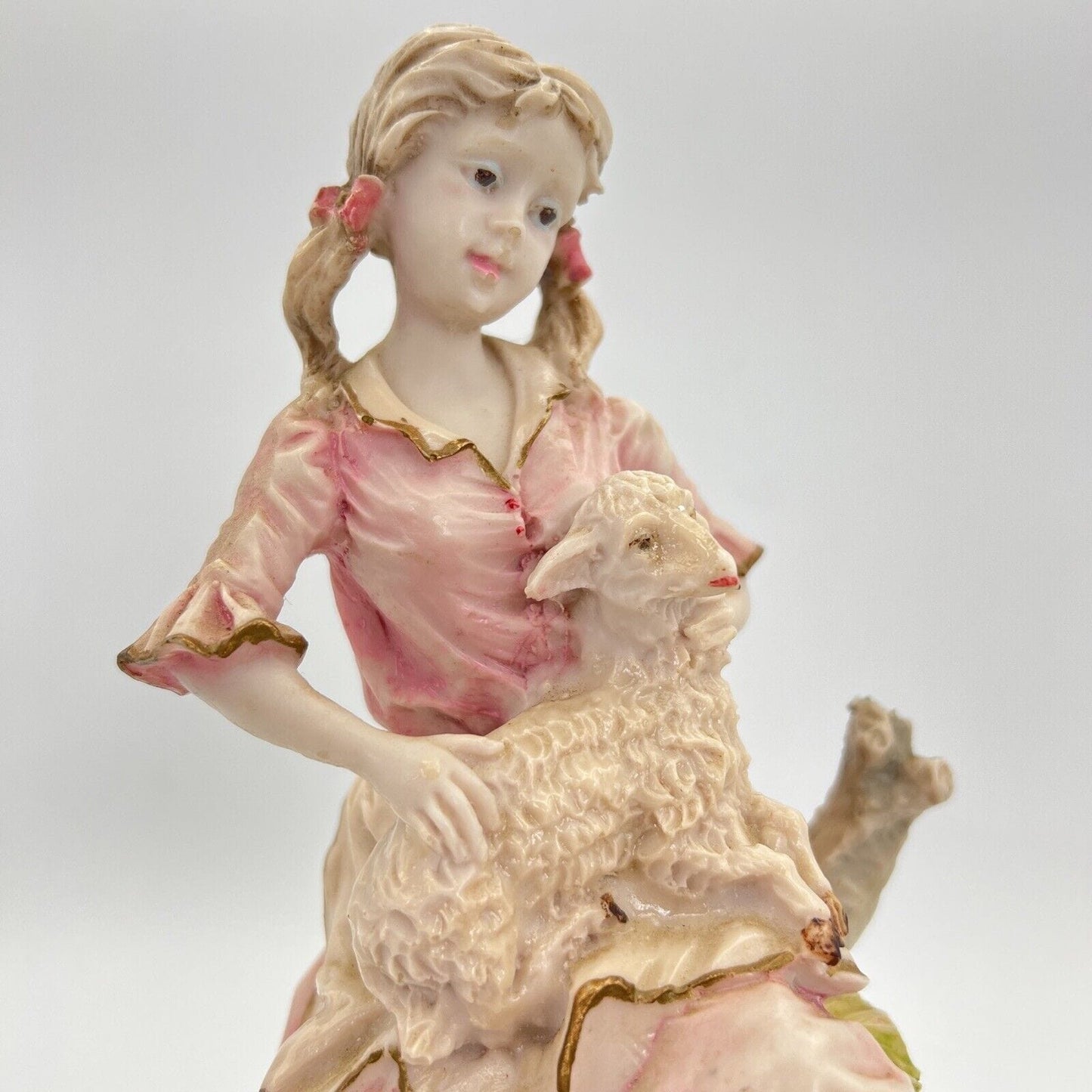 Scultura Statuina vintage di Ragazza Fanciulla con Agnello base in legno anni 70 Categoria Statuine