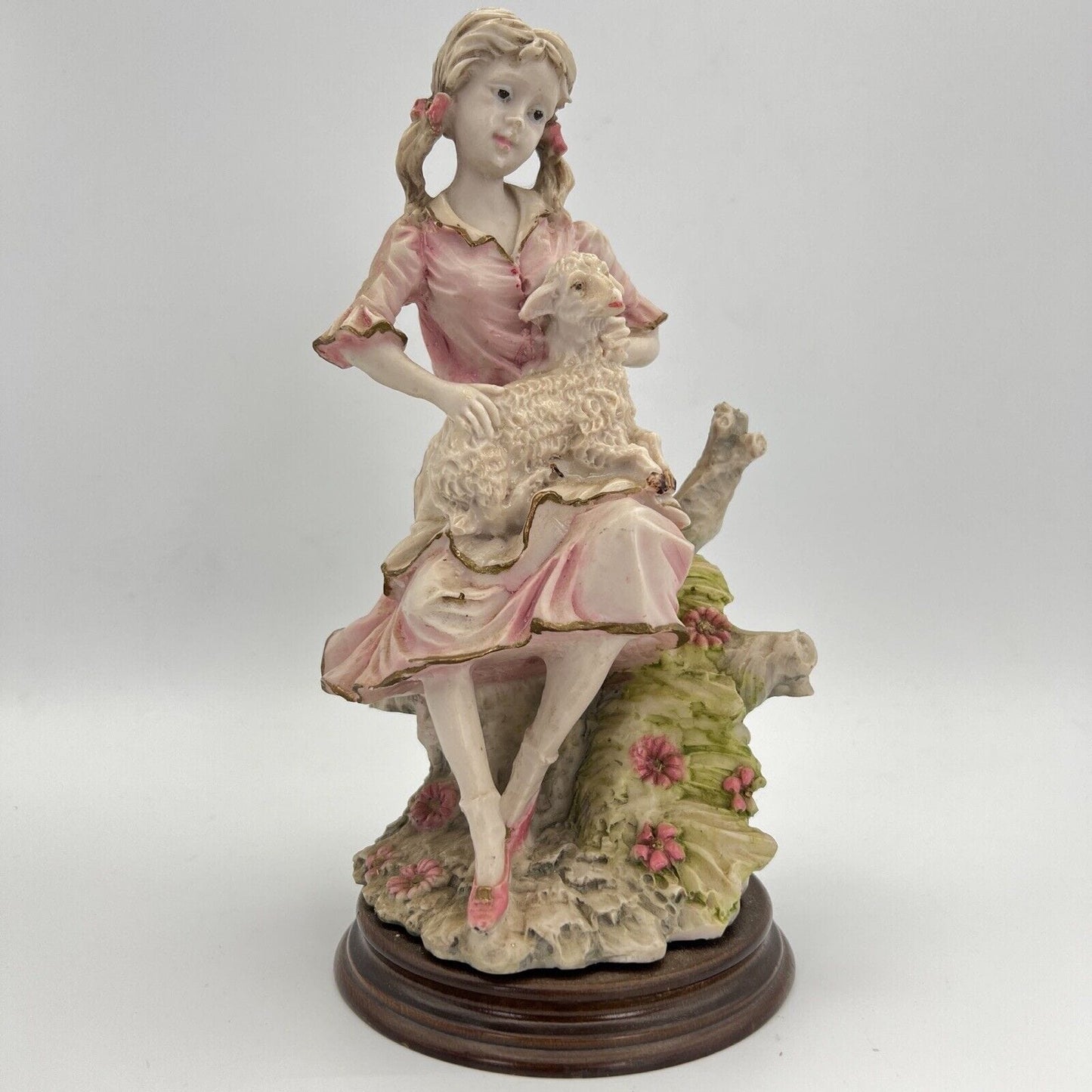 Scultura Statuina vintage di Ragazza Fanciulla con Agnello base in legno anni 70 Categoria Statuine