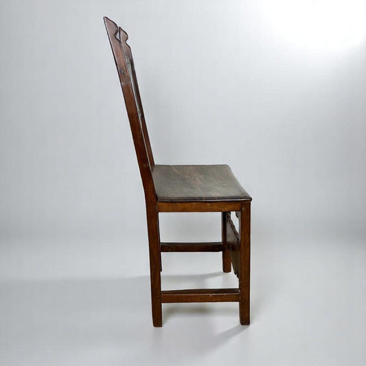 Sedia Antica In legno di  Noce Epoca '800 Veneta Intagliata stile Rinascimento Categoria  Sedie