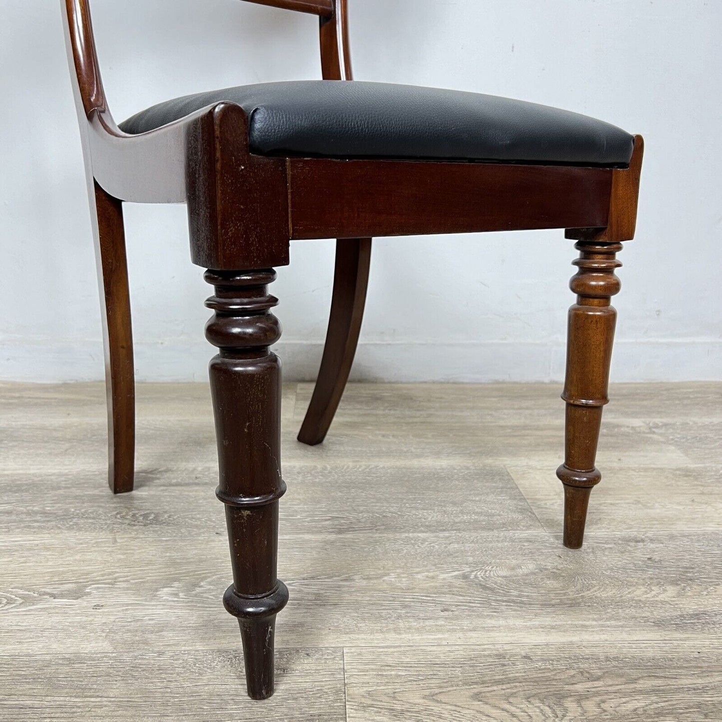 Sedia Antica In Mogano Epoca '800 inglese per scrivania studio con pelle nera Categoria  Sedie