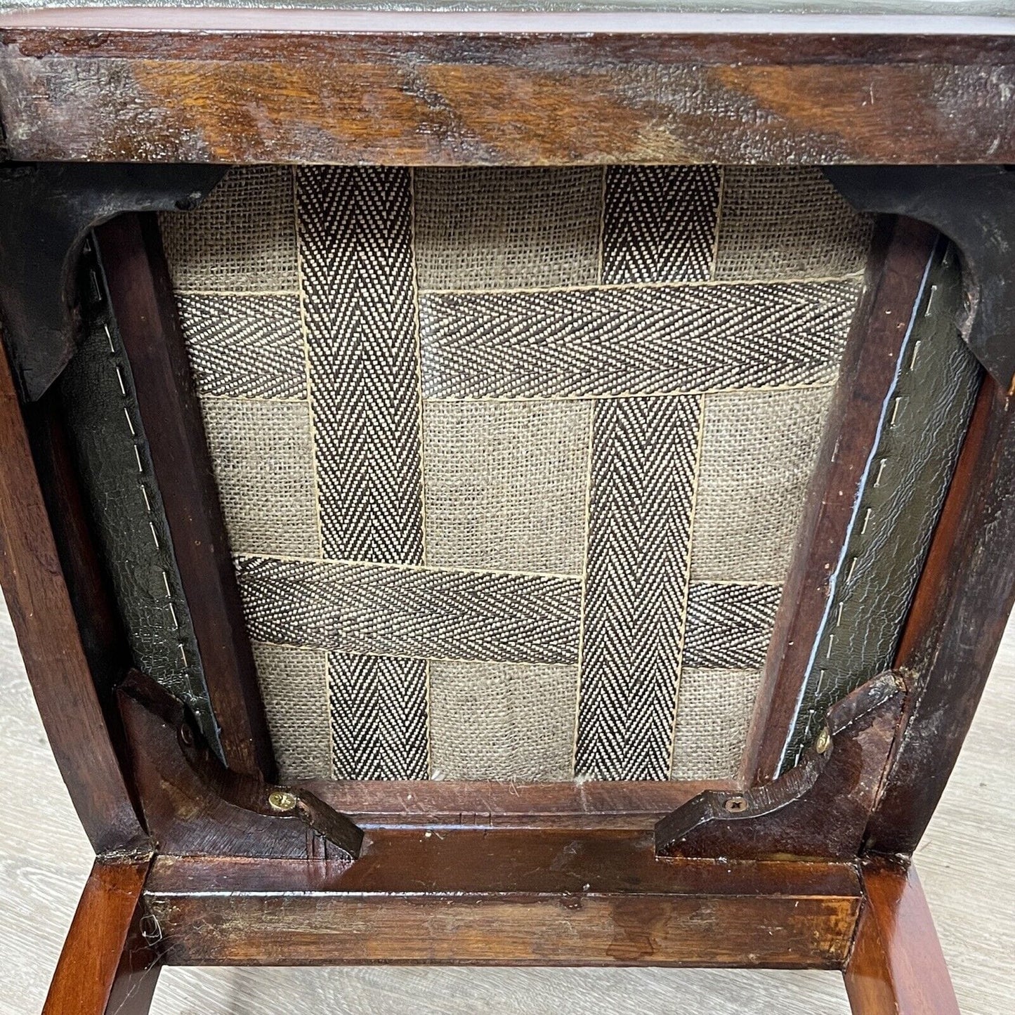 Sedia Antica In Mogano Epoca '800 inglese per scrivania studio con pelle verde Categoria  Sedie