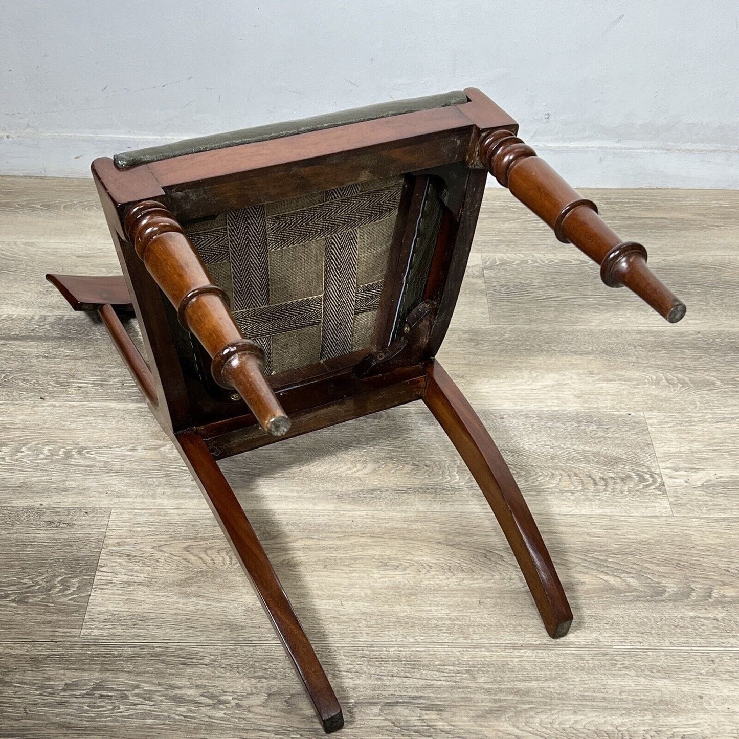 Sedia Antica In Mogano Epoca '800 inglese per scrivania studio con pelle verde Categoria Sedie