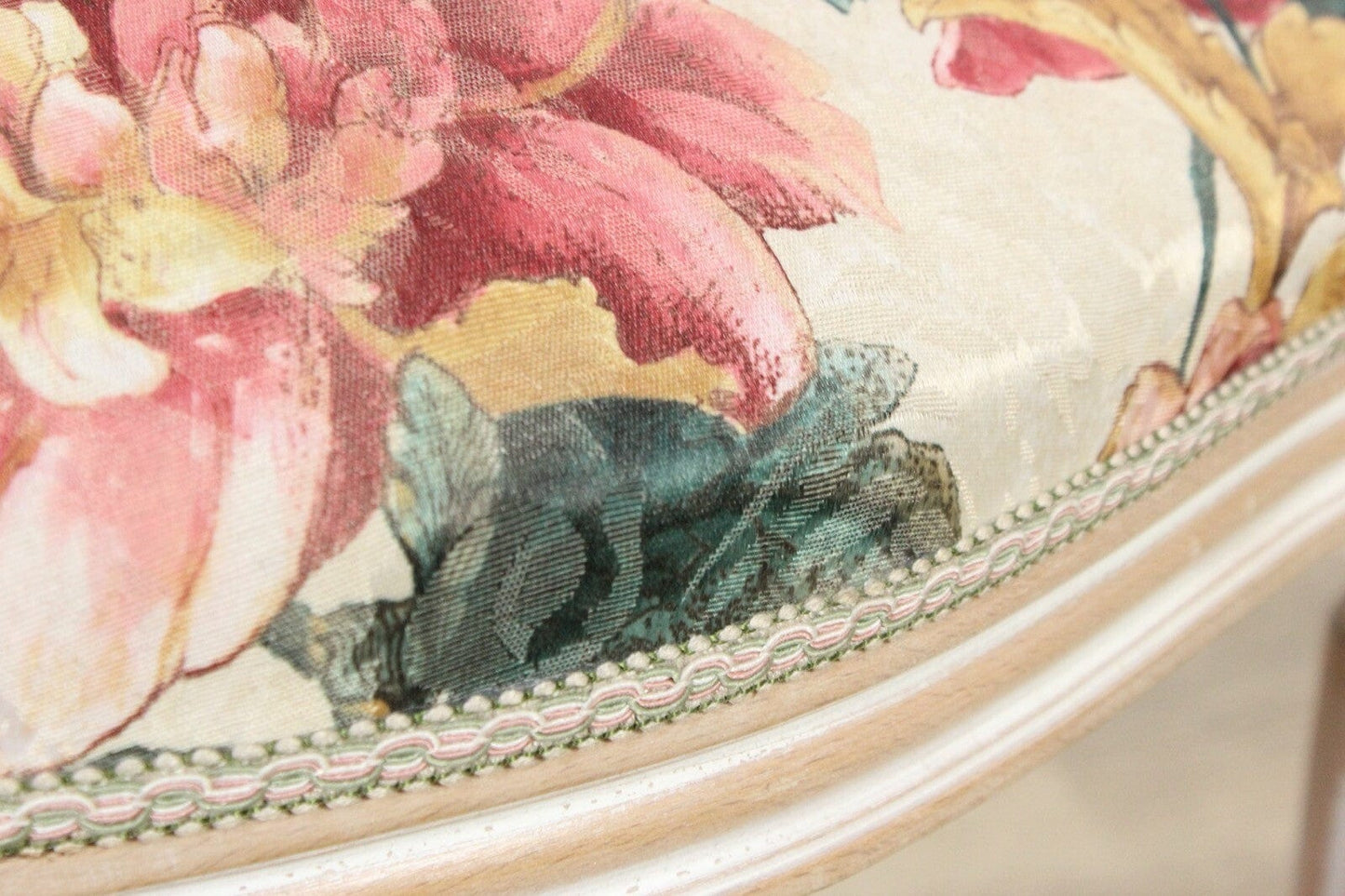 Sedia imbottita shabby vintage poltrona poltroncina in stile antico Luigi XVI . Categoria Sedie