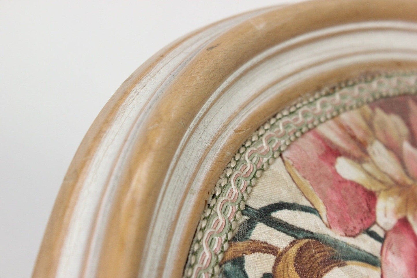 Sedia imbottita shabby vintage poltrona poltroncina in stile antico Luigi XVI . Categoria Sedie