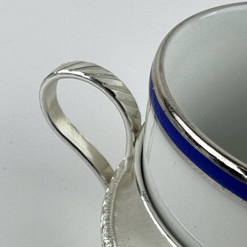 Servizio da caffe antico in ceramica tazzine anni 70 con supporto metallo argent Categoria Ceramiche e Porcellane