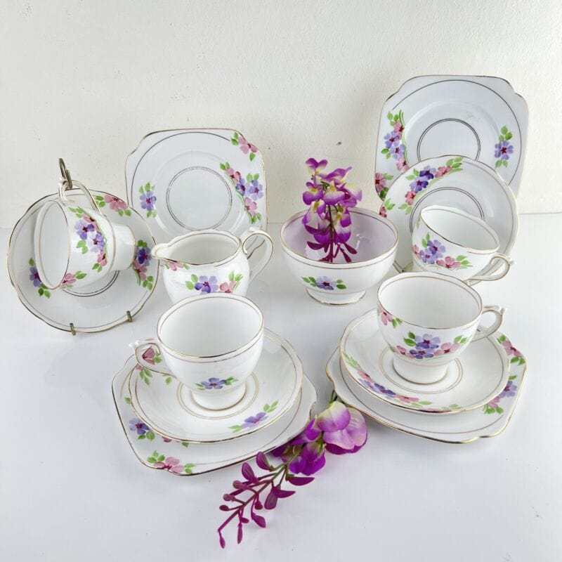 Set di due tazze da tè e piattini in porcellana con finitura oro GINORI 1735 da Set di due tazze da tè e piattini in porcellana con finitura oro GINORI 1735 da