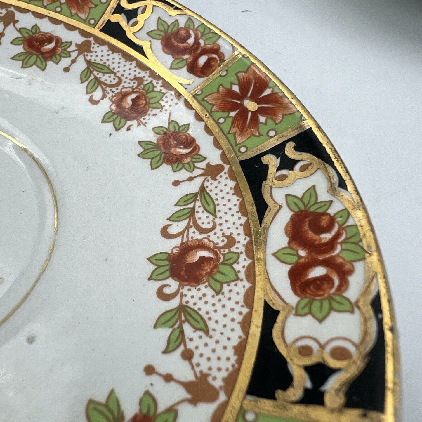 Set 3 piattini per tazza da tè the antico Inglese in porcellana bianca epoca 900 Categoria  Piatti e Piattini