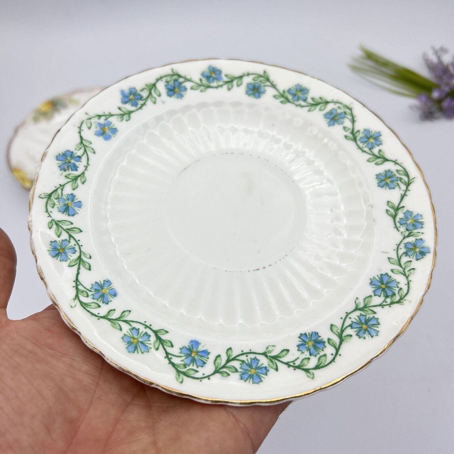 Set 3 piattini per tazza da tè the antico Inglese in porcellana epoca 900 fiori Categoria Piatti e Piattini
